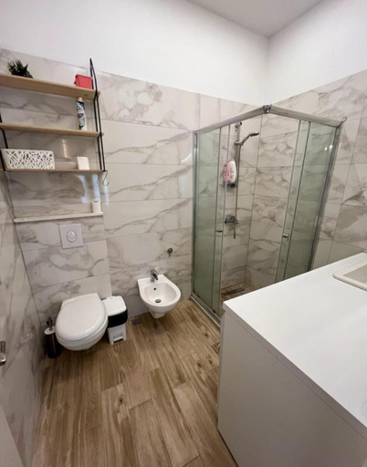Bathroom 2, Sea View Apartments, Durrësit