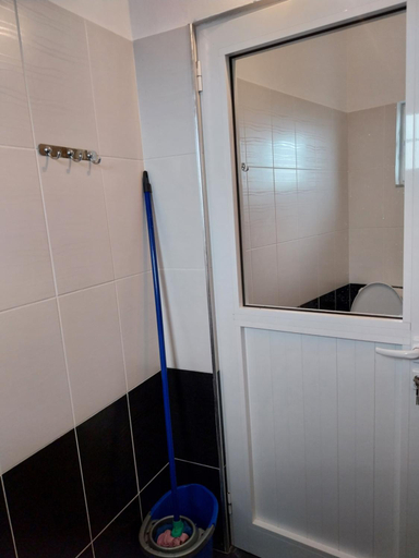 Bathroom 3, Tophill Apartments, Sarandës