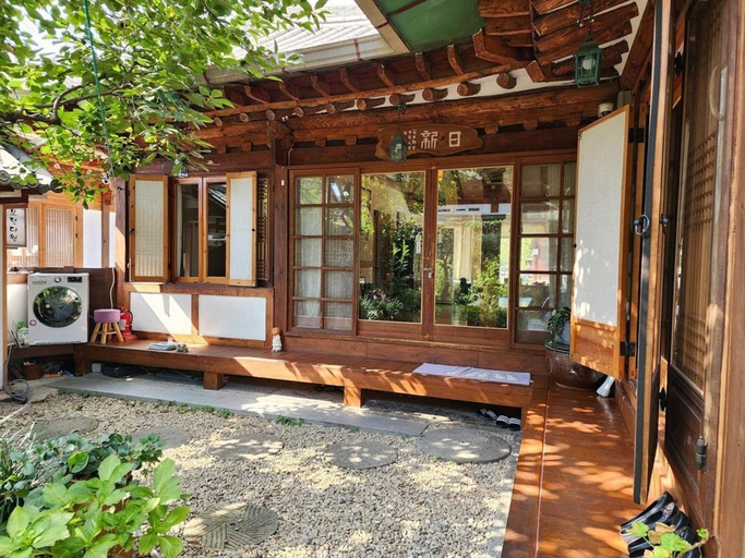 Exterior & Views 1, Jeonju Hanok Moryeon Dockchae Pension, Jeonju