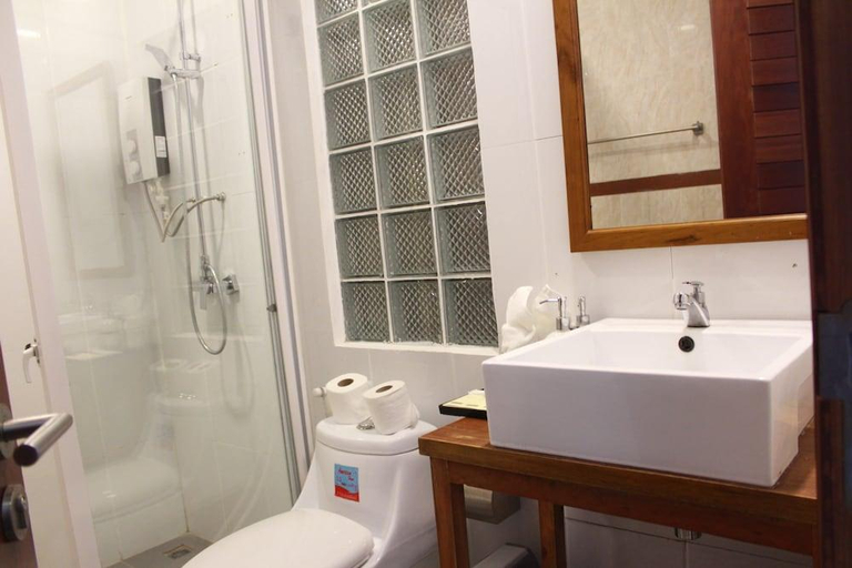 Bathroom, D.I Residence, Phnom Penh