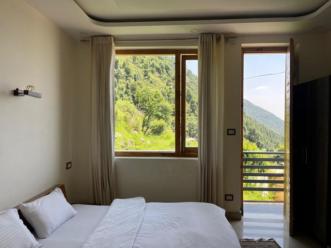 Bedroom 3, Hide Out Stays, Kangra