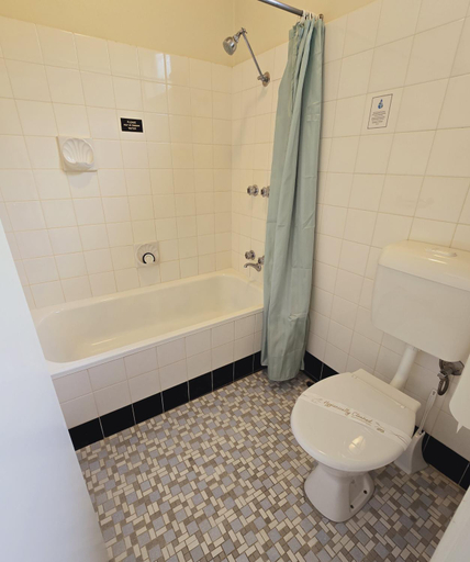 Bathroom 3, Lakes Entrance RSL Glenara Motel, E. Gippsland - Bairnsdale