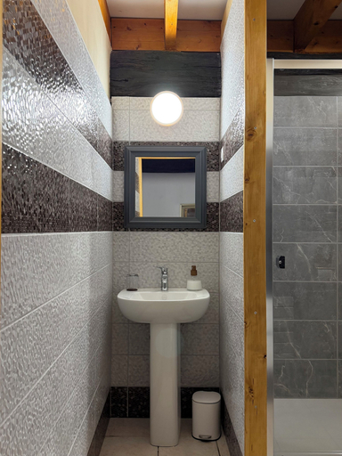 Bathroom 5, Domaine du Cellier de la Couronne, Marne