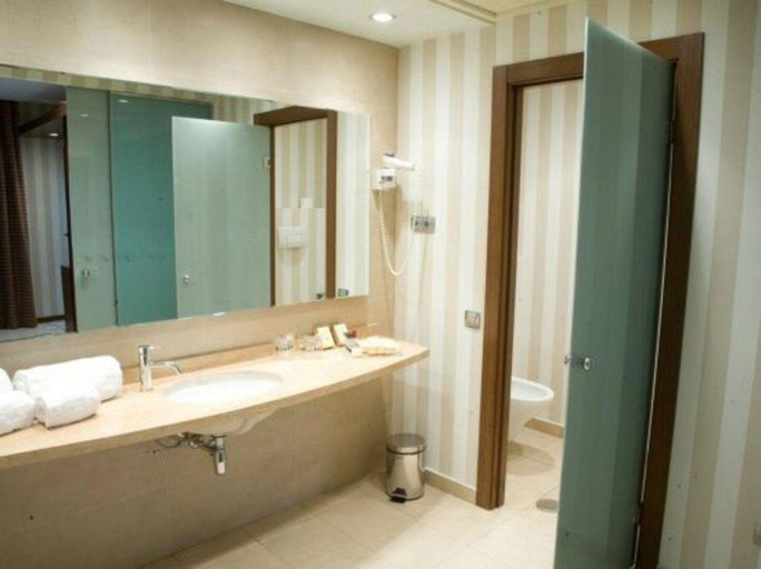 Bathroom 4, Hotel Las Artes, Madrid
