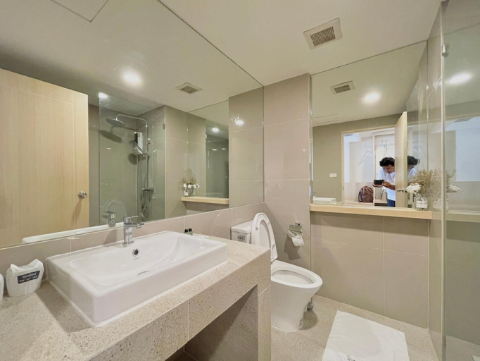 Bathroom 5, Bangsaen Villa Hotel, Muang Chon Buri