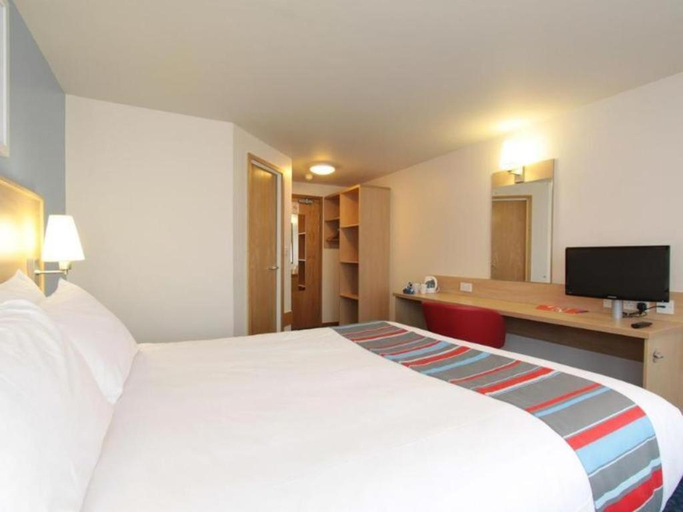 Bedroom 2, Travelodge Sheffield Richmond, Sheffield