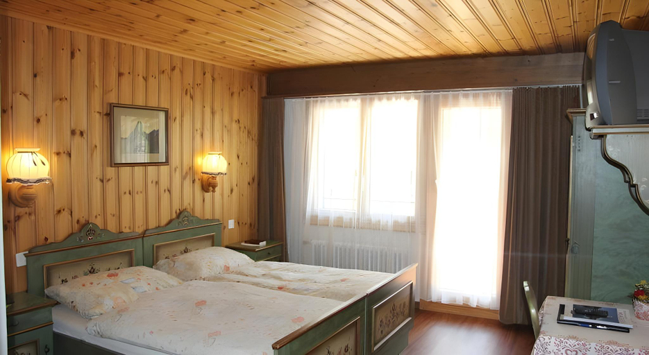Bedroom 2, Modern Rooms by Tascherhof, Visp