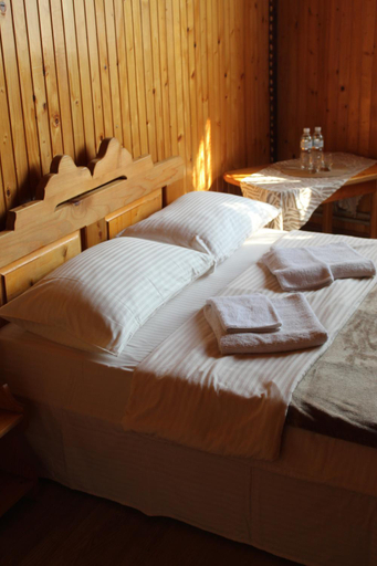 Bedroom 2, Трембіта, Nadvirnians'kyi