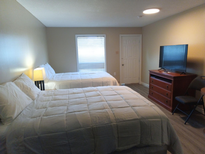Bedroom 4, Princess Motel, Kawartha Lakes