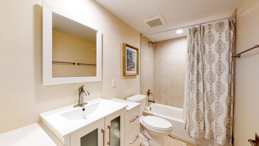Bathroom 4, 5 Fazio Villas, Beaufort