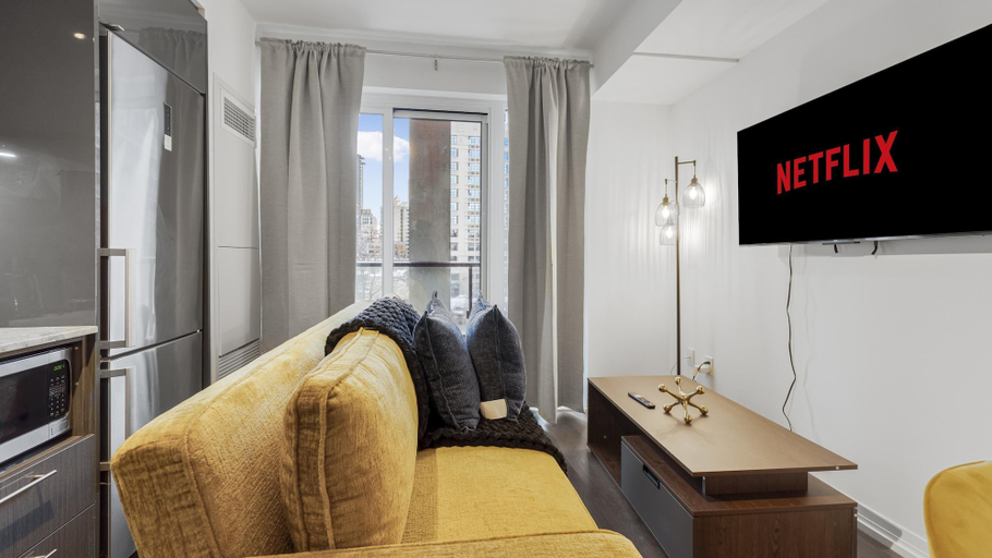 Living area 5, Dundas District Suites, Toronto