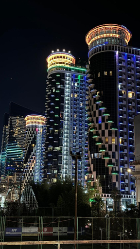 Exterior & Views