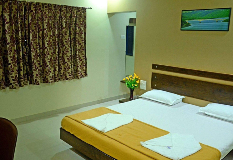 Bedroom 2, Hotel Alankar , Sindhudurg