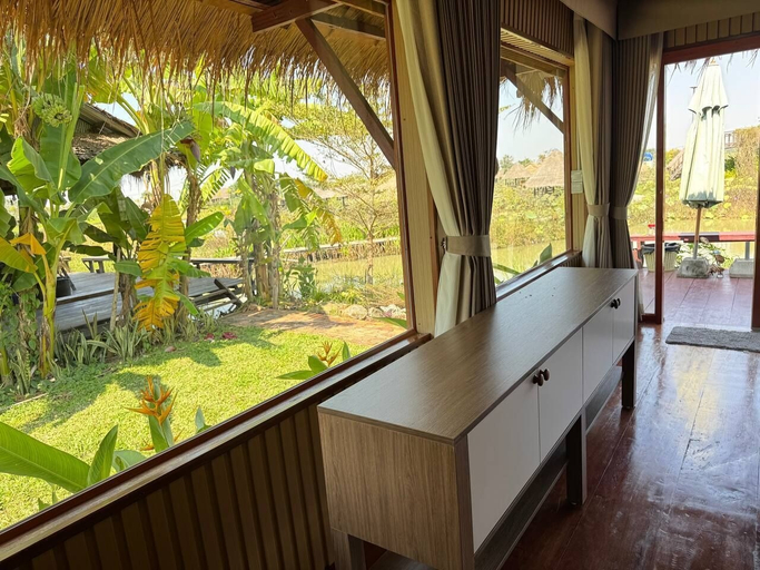 Garden view, Phum Mongkol Village, Bat Dambang