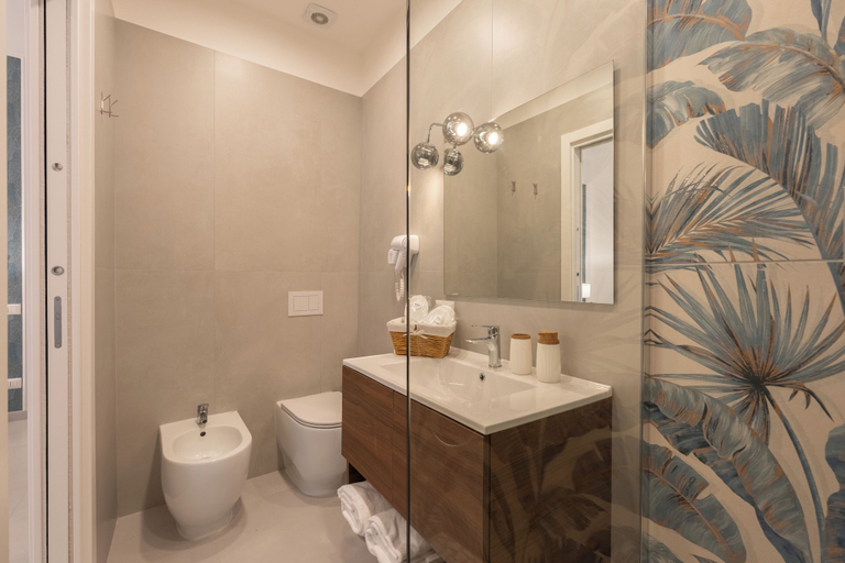 Bathroom 3, ViSi di napoli, Napoli