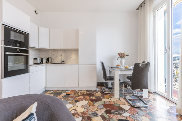 Room 5, 2 Chambres-balcon-vue Mer-felix Faure A2b231, Alpes-Maritimes