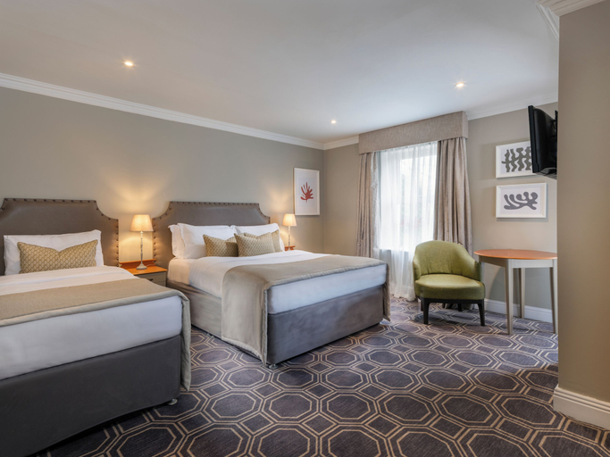 Bedroom 4, Castle Oaks House Hotel