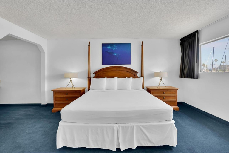 Bedroom 3, Oceanside Marina Suites - A Waterfront Hotel, San Diego