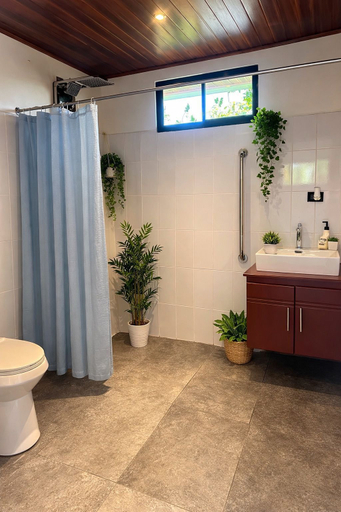 Bathroom 4, Tardes Doradas, Aguirre