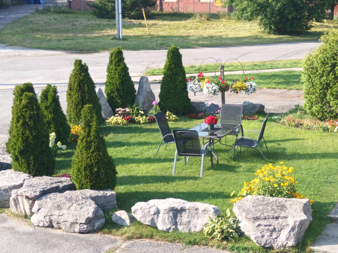 Others 3, Princess Motel, Kawartha Lakes