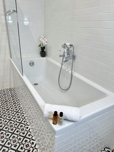 Bathroom 4, 1567 Platre, Paris