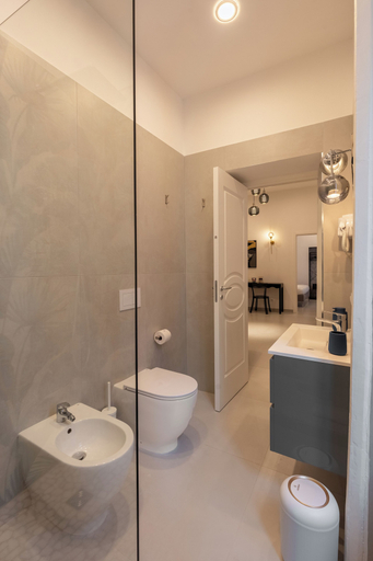 Bathroom 2, ViSi di napoli, Napoli