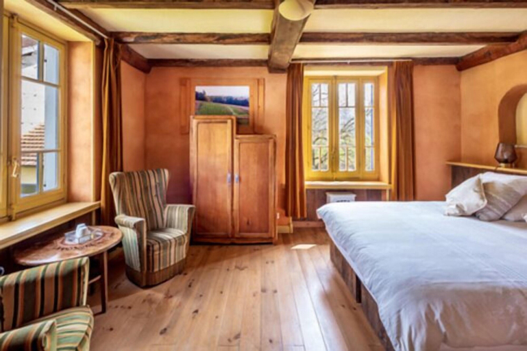 Bedroom 3, Goute la vie, Ain