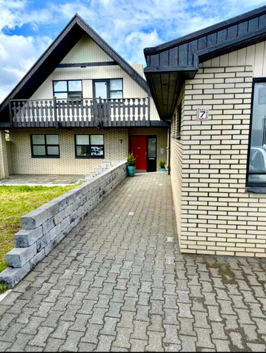 Exterior & Views 2, Luxurious House with hot & cold tub, Reykjavík