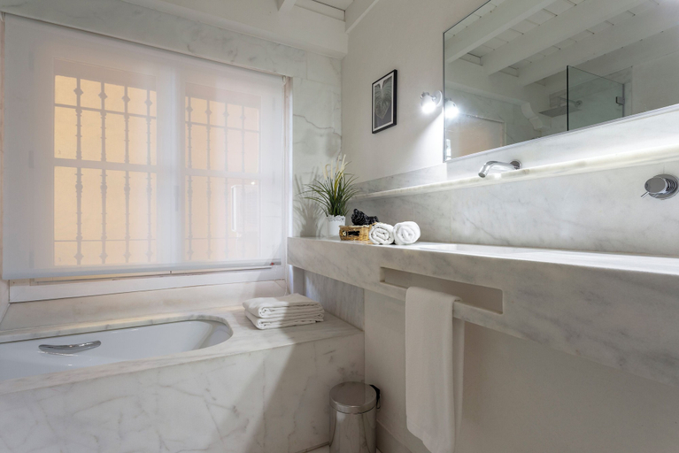 Bathroom 4, Exclusive House in Seville. Antonia Díaz, Sevilla