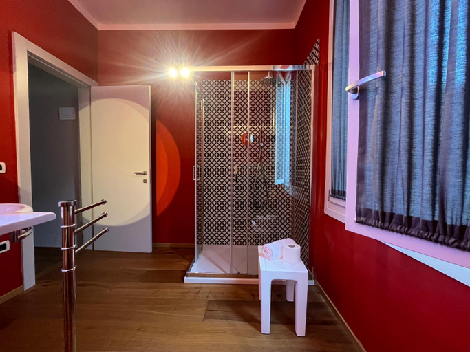Bedroom 2, "La Sala di Dante" Wi-Fi, Smart Tv, AC, Bagno Privato, Pistoia