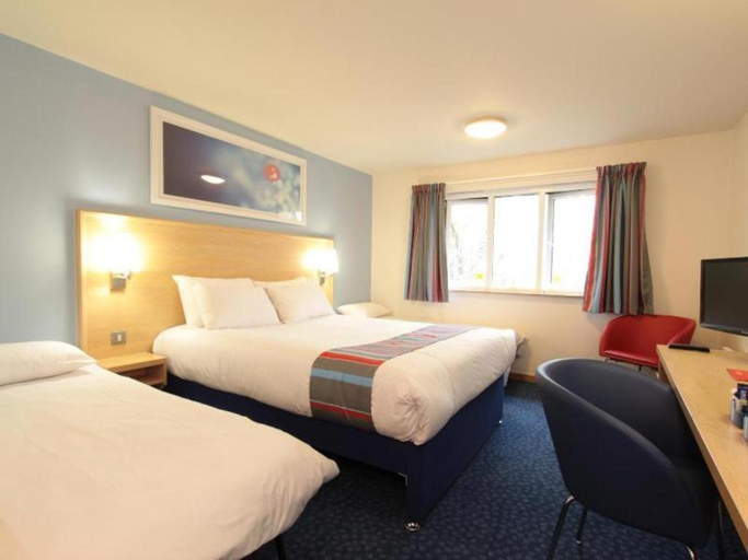 Bedroom 2, Travelodge Sheffield Richmond, Sheffield