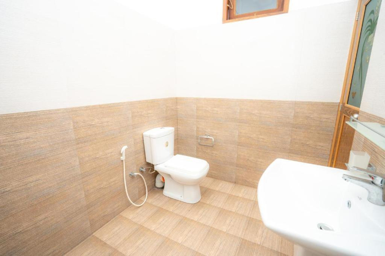 Bathroom 3, Kandy Grand Hill, K.F.G. & G. Korale