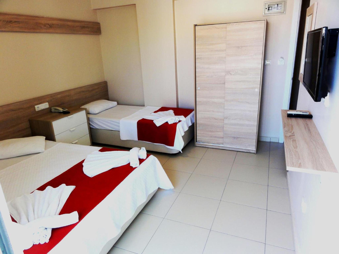 Bedroom 3, Altinersan Hotel Altinkum, Didim