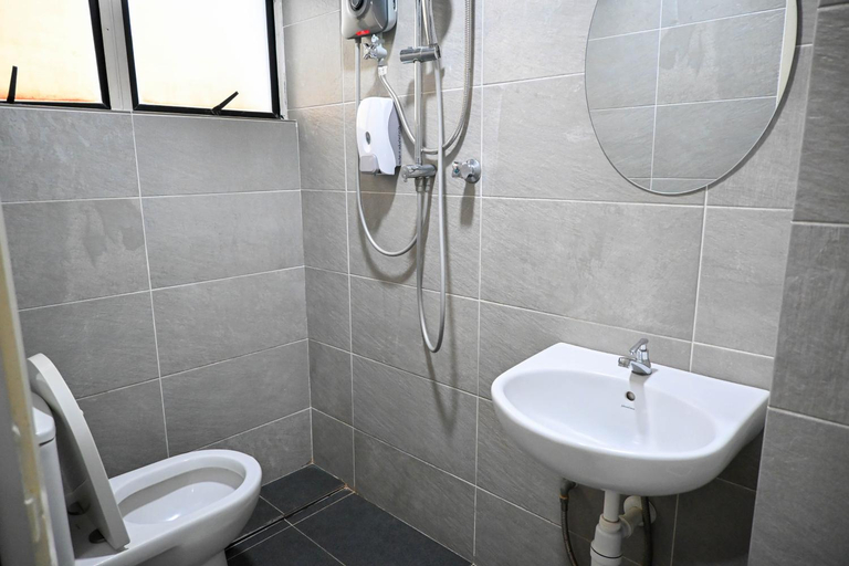 Bathroom, Pusat Belia Antarabangsa, Kuala Lumpur
