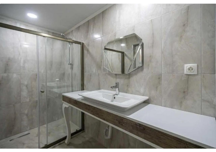 Bathroom 5, Elit Lara Otel, Salihli