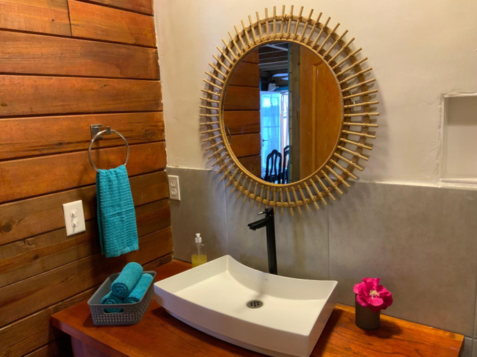 Bathroom 2, Peaceful Refuge in Quiete Bay, Bocas del Toro
