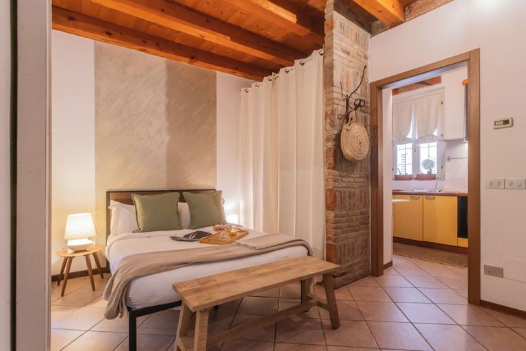 Room 5, You & Me Lake Como, Como