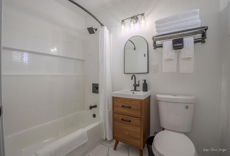 Bathroom 3, The Inn at Shady Pines, Mackinac