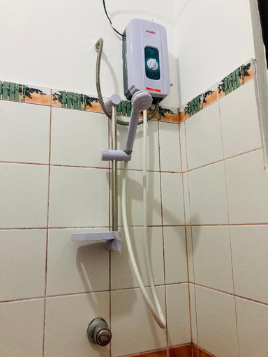 Bathroom, Watering Hole Apartments , Puerto Galera