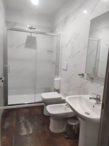 Bathroom 3, Accommodation Corallo, Rome