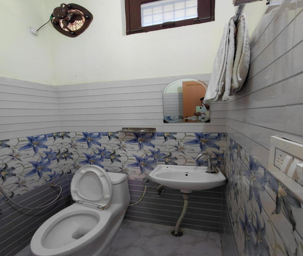 Bathroom 3, Hanumanti River View Resort, Garhwal