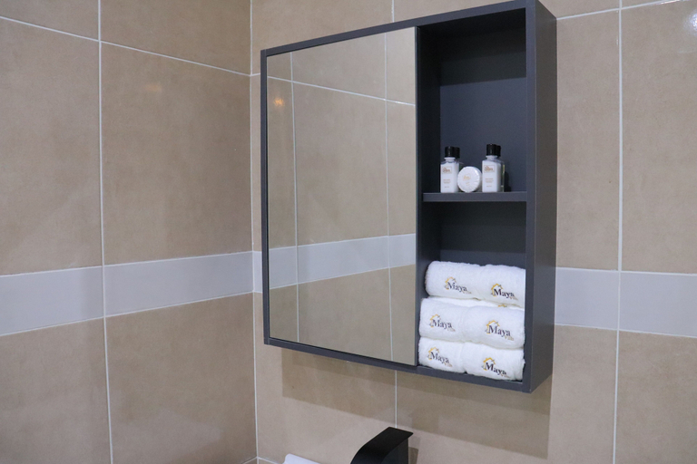 Bathroom, Maya Villa Hotel, Tema