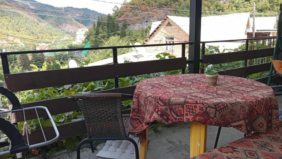 Others 4, Tamara's apartment, Borjomi