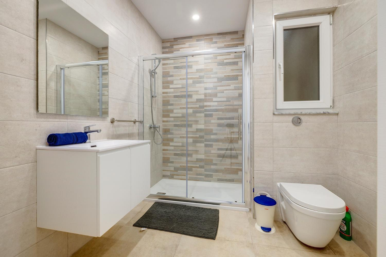 Bathroom 2, Cool Waters Holiday Apartments by Buena Vista