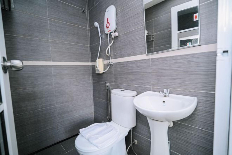Bathroom 3, Swing & Pillows @ Subang SS15, Subang Jaya