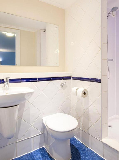 Bathroom 4, Travelodge London Chigwell, London