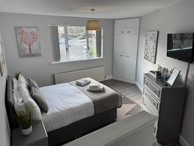 Bedroom 3, Riverside Apartment