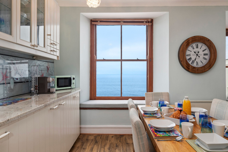 Room 4, 6 Paragon Court - Sea Front Apartment, Pembrokeshire