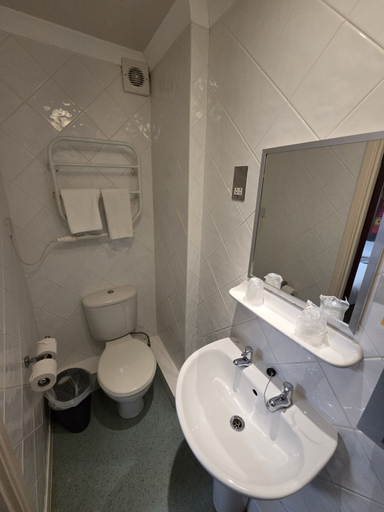 Bathroom 4, The Beresford Hotel, Cornwall