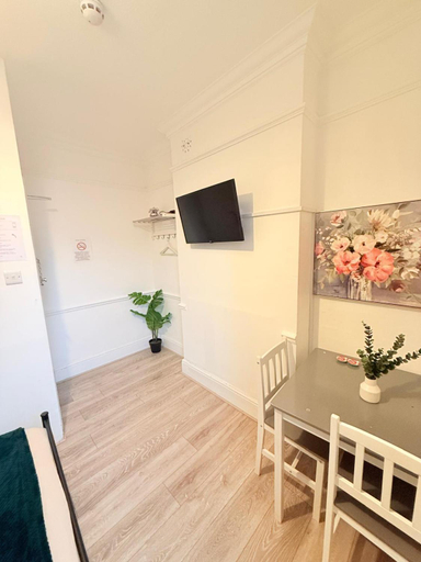 Others 4, Wandsworth Guest Rooms 64, London